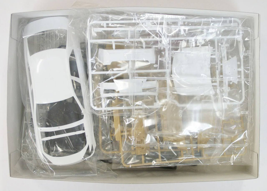 1/24 Scale Toyota Crown Hybrid Royal Saloon G 2012 Kit E64841