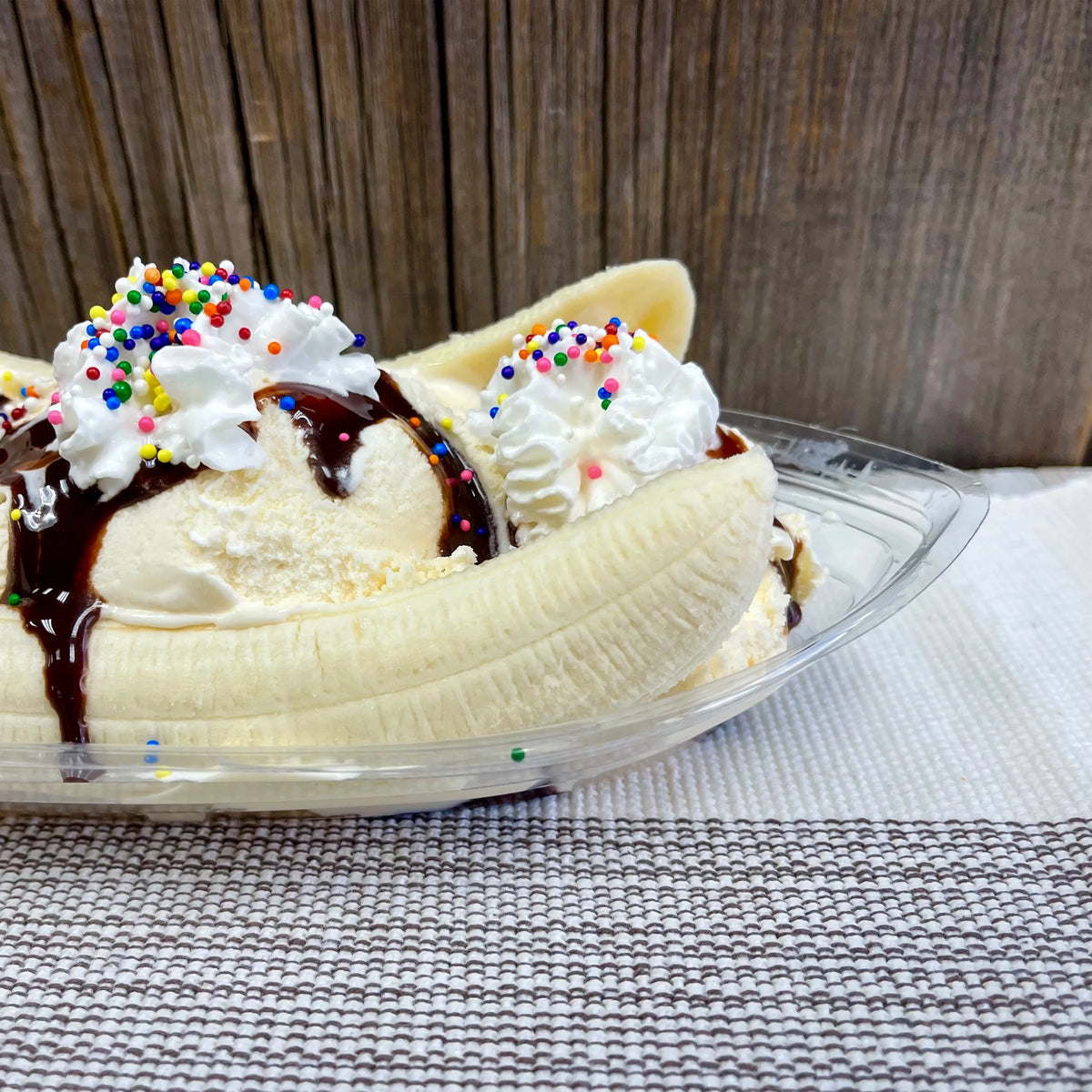 16 Pk Clear Plastic Banana Split Boats with Spoons and Umbrellas J3695