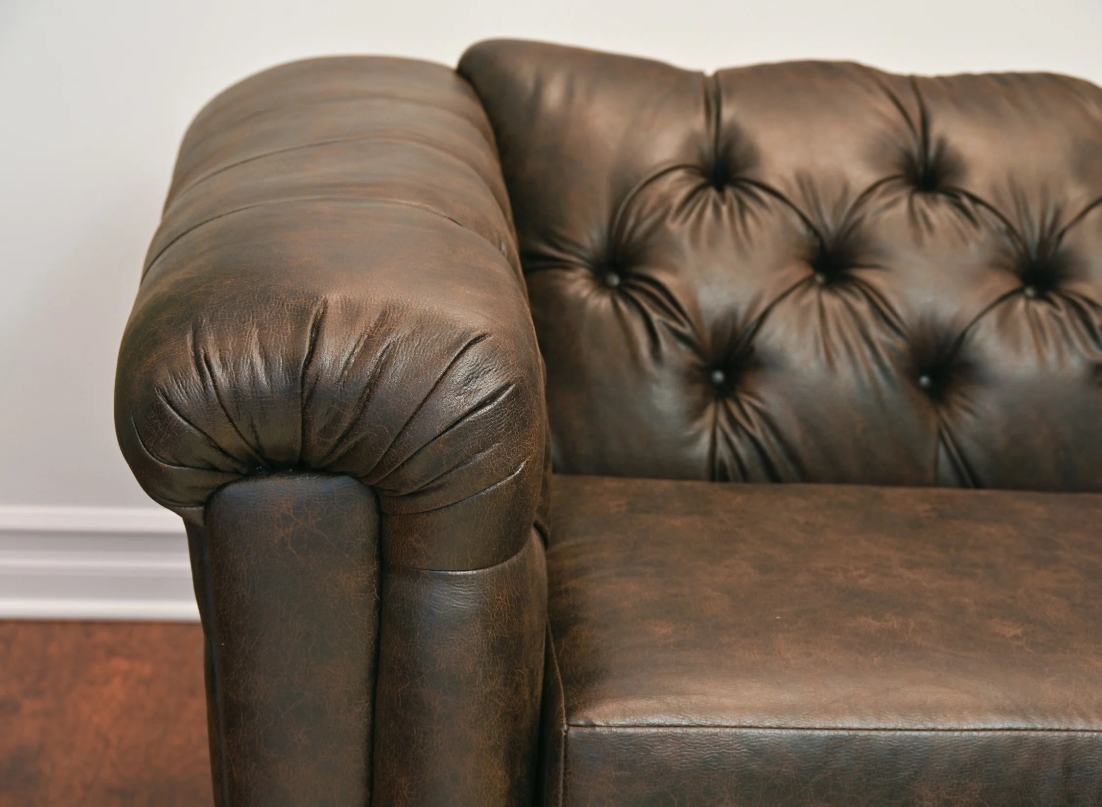 Faux Leather Chesterfield Sofa M2795