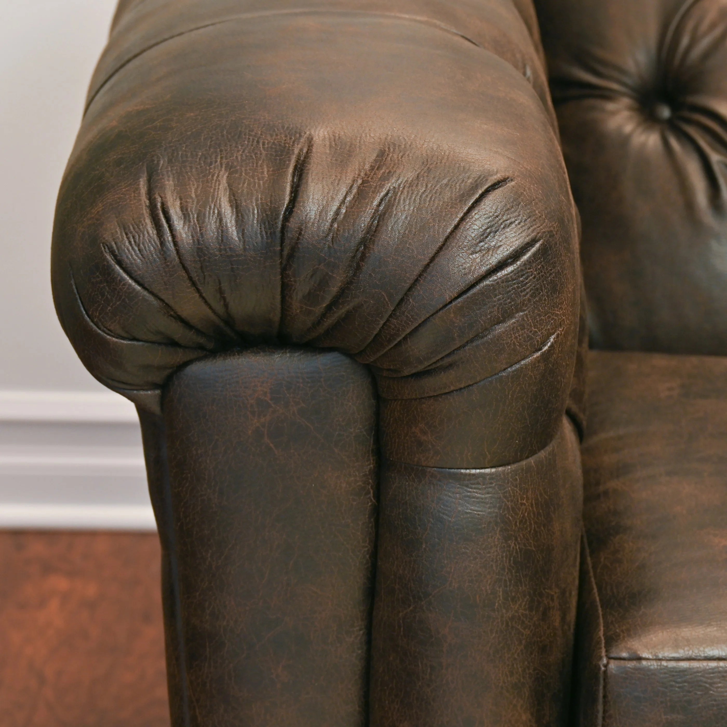 Faux Leather Chesterfield Sofa M2795